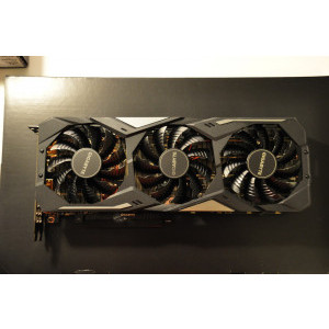 Vedere de ansamblu placa video - partea cu ventilatoarele