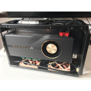 RX 5700 XT in Dan Case A4, fara panouri