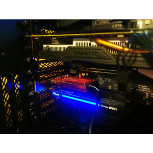 Adaptorul pe PCIe 1x (rosu, radiator generos)