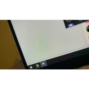 Exemplu cu dunga care apare pe display după 2 luni de utilizare.