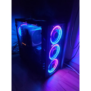 Ventilatoarele incluse la carcasa Inaza Black Ship, conectate la fan controllerul AQIRYS