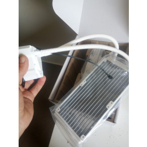 Plastic alb riflat,
De ce esti tu pe cooler?
Vroiam cauciuc.