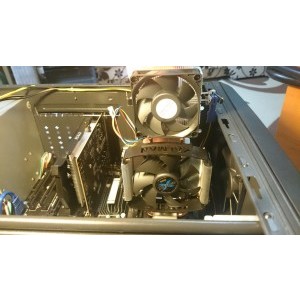 Comparat cu coolerul unui AMD FX-8300