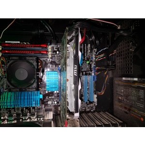 R7 370 2gd5t
2x4 gb hyperX Vengence 1600mhz , fx8350 4.0ghz no OC, m5a97 R2.0
Thermaltake...