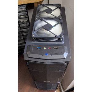Radiatorul are 4 ventilatoare de 120mm în configurație push-pull