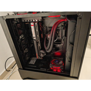 Interior extrem de spatios (7900xtx, 9800x3d, cpu cooler de 420, 1nvme, 1ssd, 1hdd + 9ventilatoare)
