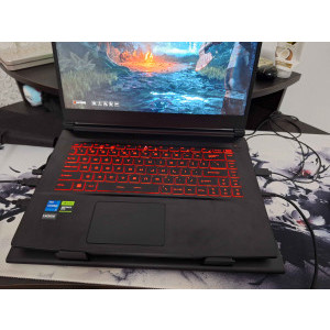 Aici este laptopul cum vine deasupra coolerului.