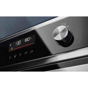 Electrolux EOC6P77WX, Electric 72 L, Multifunctional, SteamCrisp, Convectie, Autocuratare pirolitica, Grill, Senzor gatire, Clasa A+, Negru