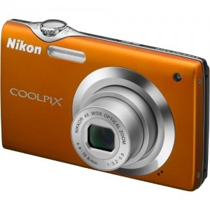 Nikon CoolPix S3000 orange + card 4GB + geanta CS-S01