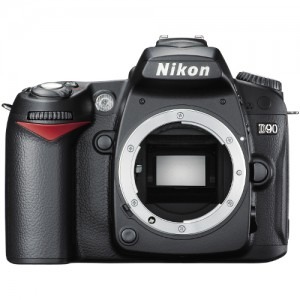 Nikon D90 + obiectiv 18-55mm ED II