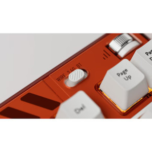 QwertyKey 100 Apex RGB White Liniar Prelubrifiat V2 Switch Mecanica