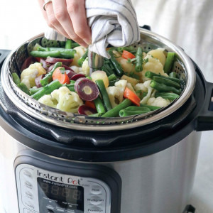 Instant Pot Multicooker 7-in-1 Duo 6, 1000W, 5.7L, Argintiu/Negru